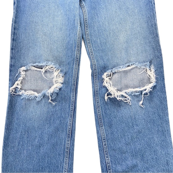 Levi’s Jeans Women’s Size 27 Low Pro Straight Distressed Medium Wash Blue Pants - Picture 9 of 13